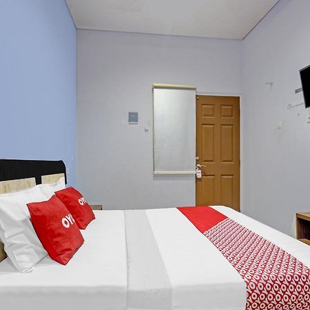 Oyo 90553 Arteri Guest House スマラン エクステリア 写真