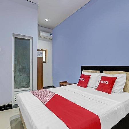 Oyo 90553 Arteri Guest House スマラン エクステリア 写真