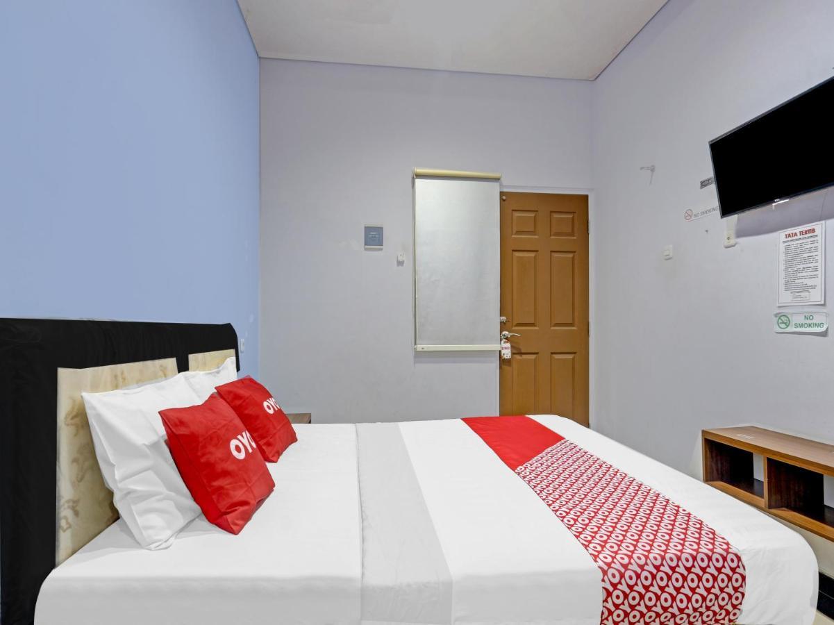 Oyo 90553 Arteri Guest House スマラン エクステリア 写真