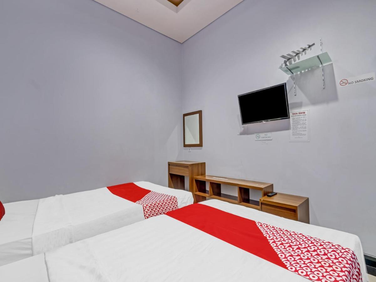 Oyo 90553 Arteri Guest House スマラン エクステリア 写真