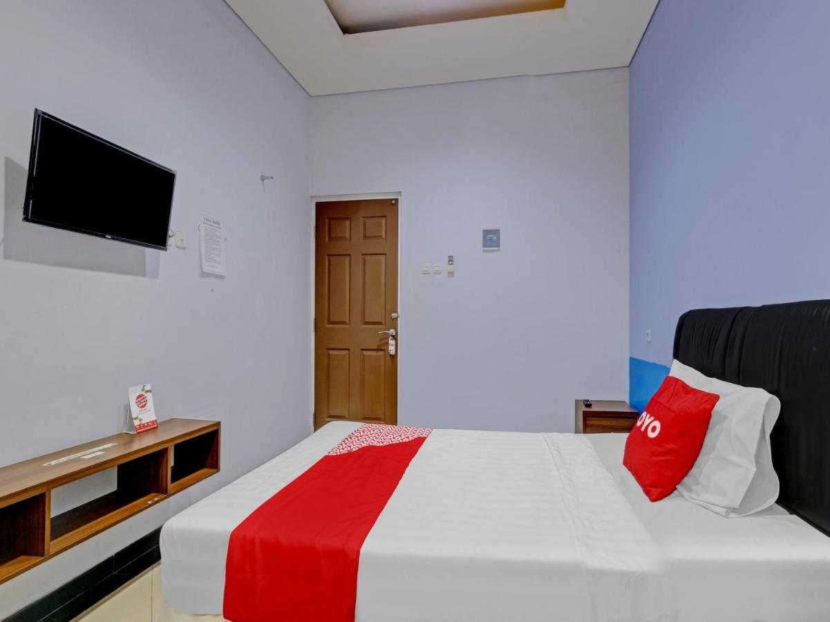 Oyo 90553 Arteri Guest House スマラン エクステリア 写真