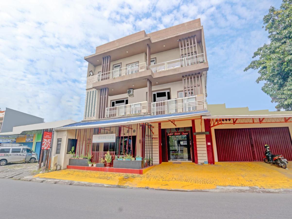 Oyo 90553 Arteri Guest House スマラン エクステリア 写真
