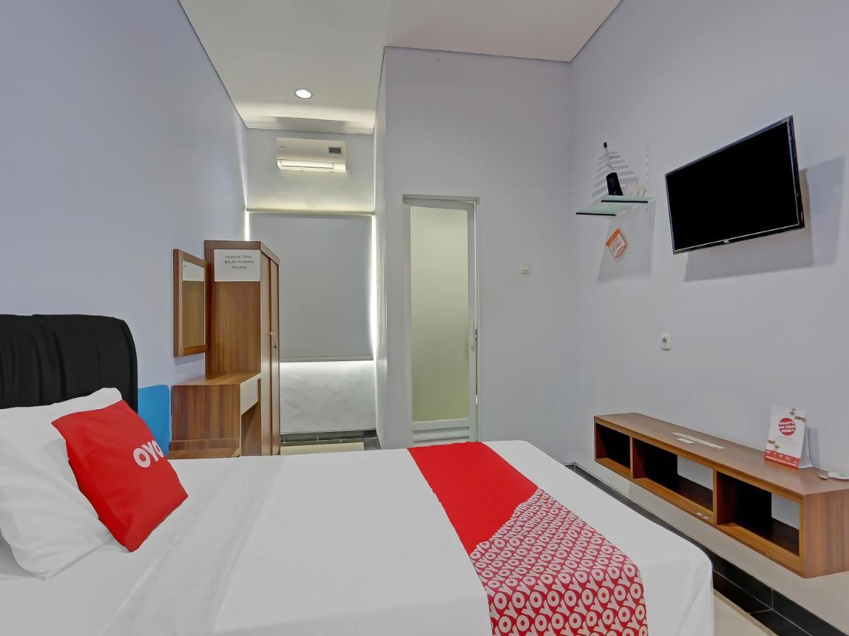 Oyo 90553 Arteri Guest House スマラン エクステリア 写真