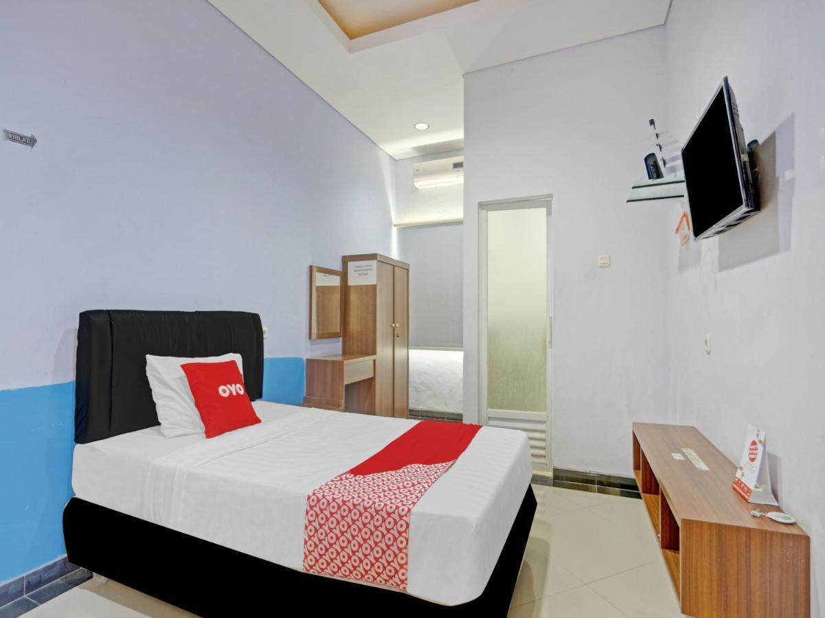 Oyo 90553 Arteri Guest House スマラン エクステリア 写真