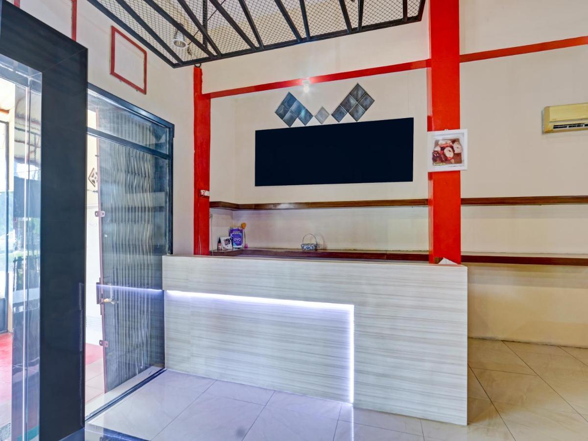 Oyo 90553 Arteri Guest House スマラン エクステリア 写真