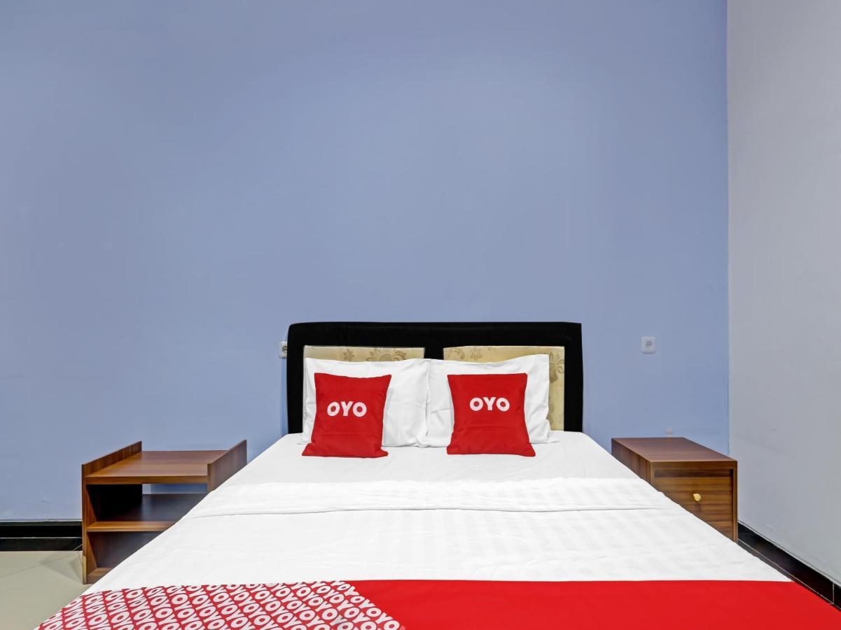 Oyo 90553 Arteri Guest House スマラン エクステリア 写真