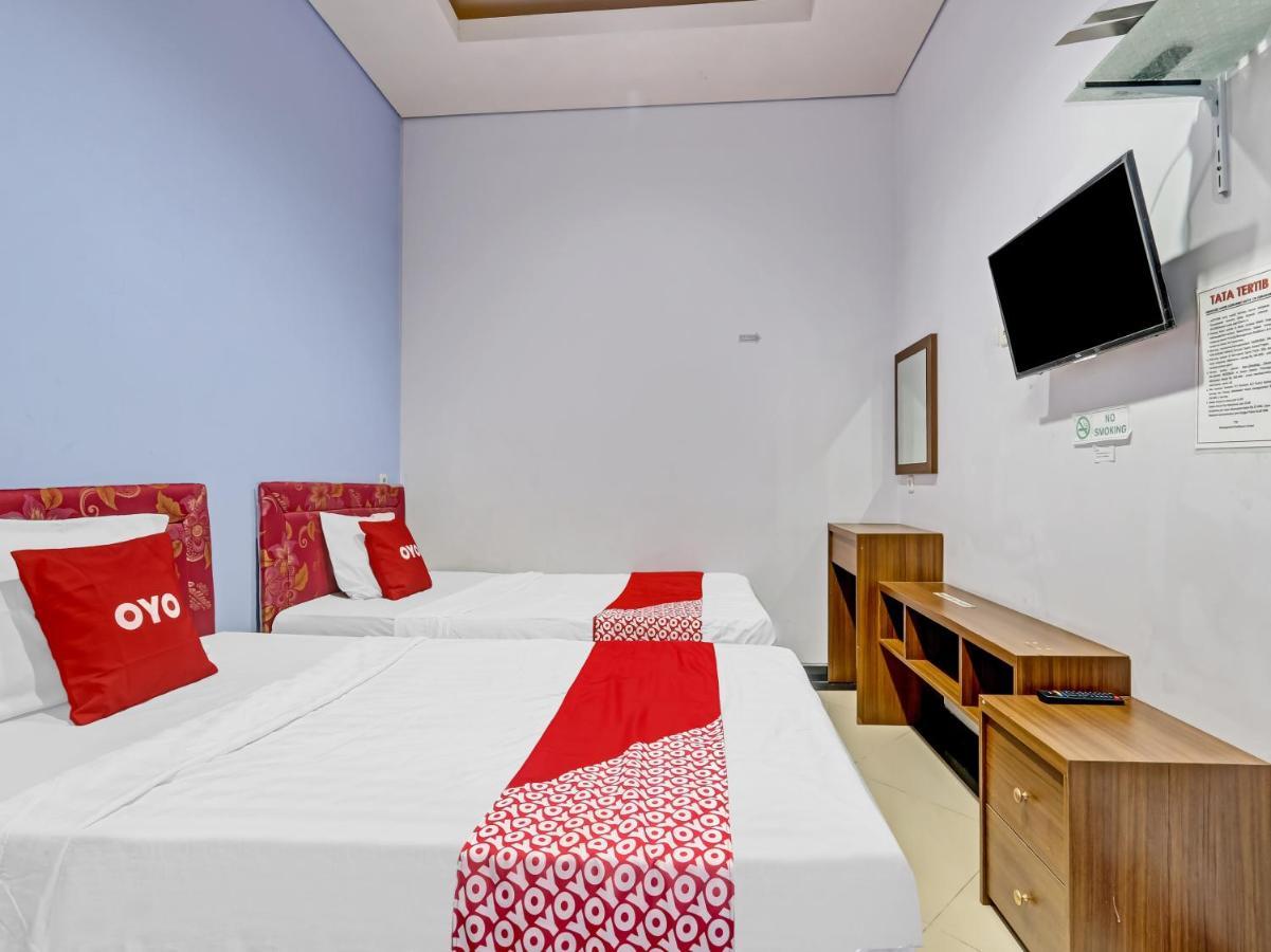Oyo 90553 Arteri Guest House スマラン エクステリア 写真
