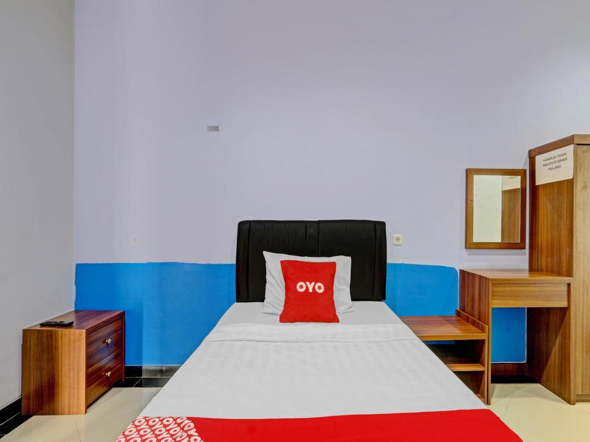 Oyo 90553 Arteri Guest House スマラン エクステリア 写真