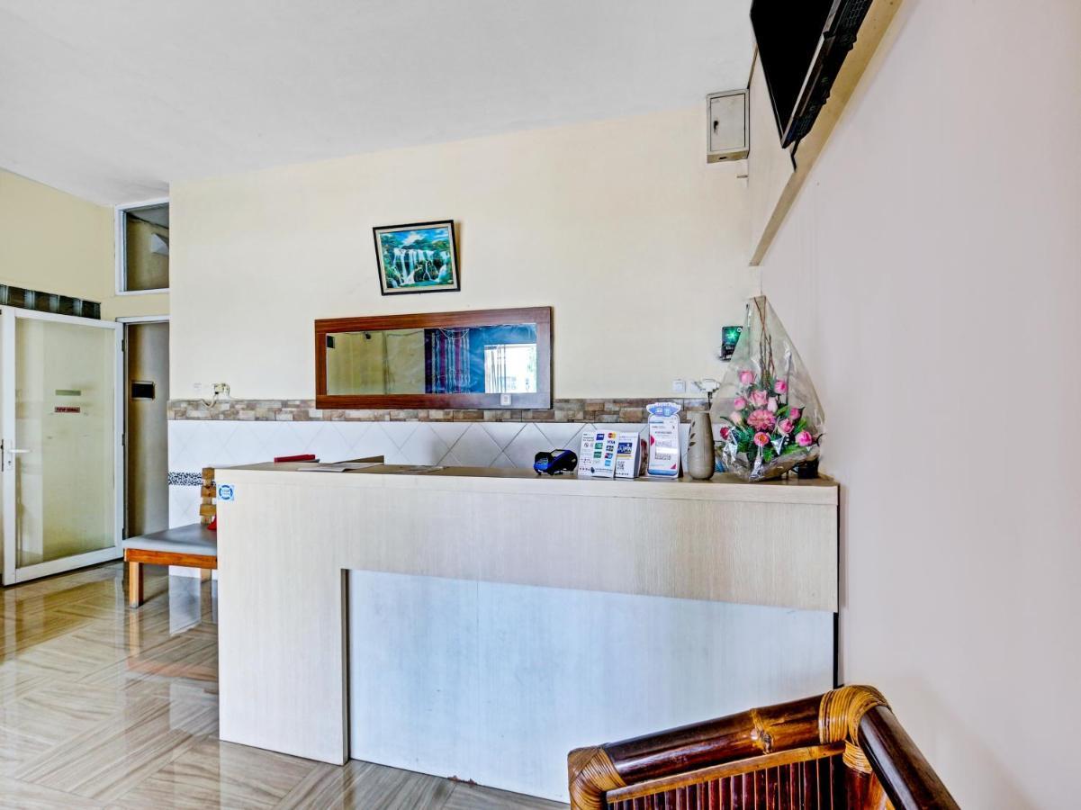 Oyo 90553 Arteri Guest House スマラン エクステリア 写真