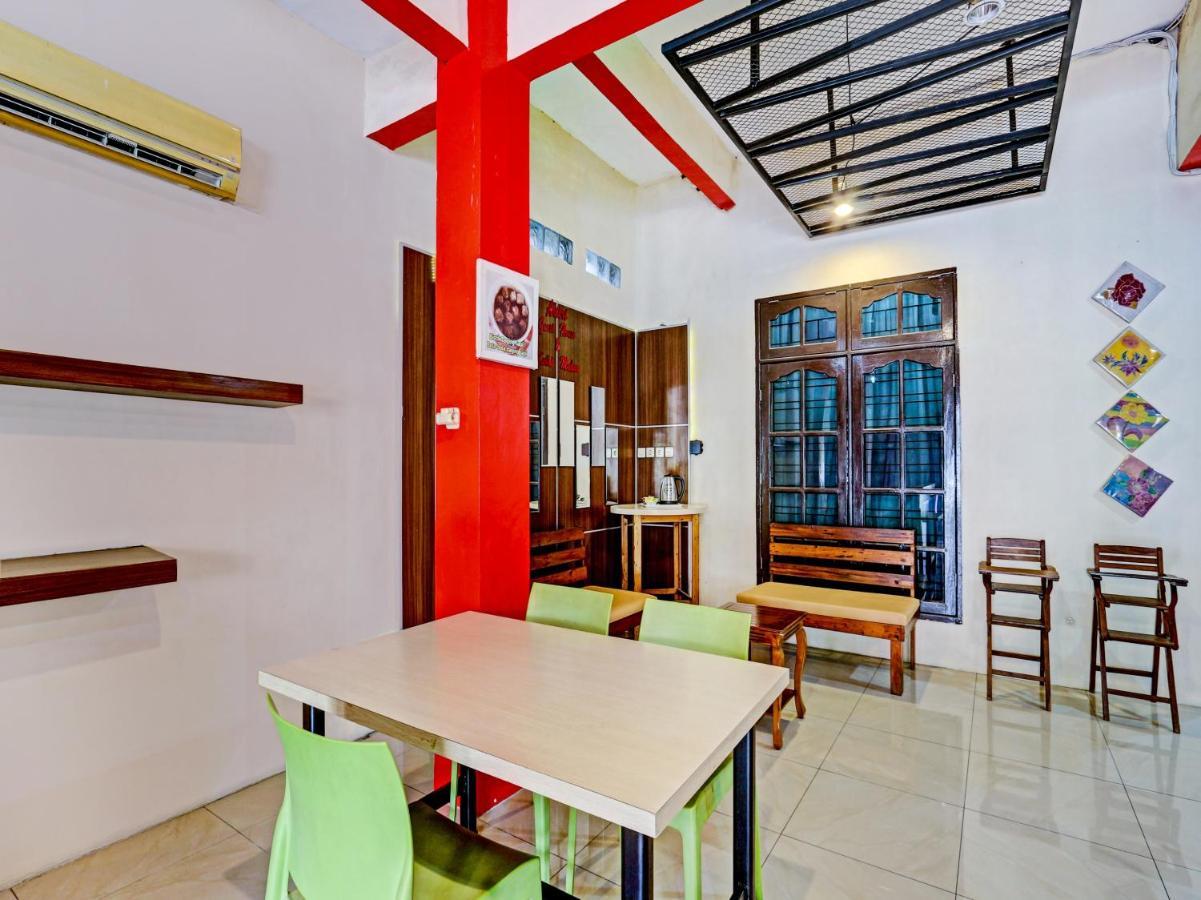 Oyo 90553 Arteri Guest House スマラン エクステリア 写真