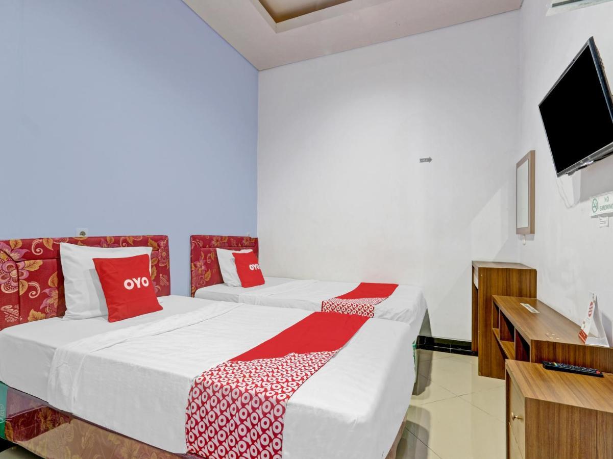 Oyo 90553 Arteri Guest House スマラン エクステリア 写真
