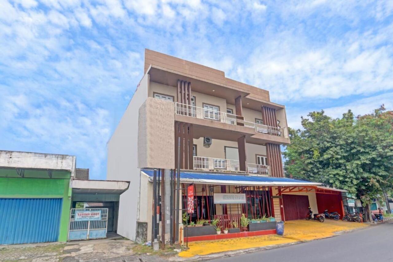 Oyo 90553 Arteri Guest House スマラン エクステリア 写真