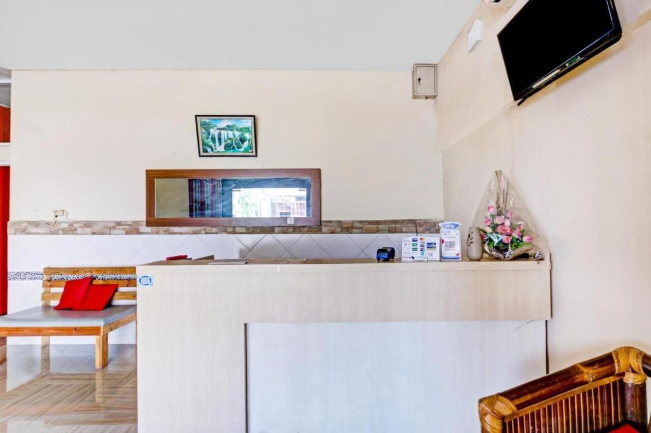 Oyo 90553 Arteri Guest House スマラン エクステリア 写真